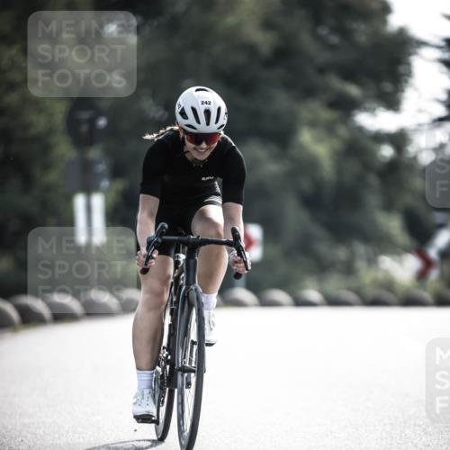 21.06.2026 - 29. Vierlanden-Triathlon H.Heesch http://msf.ph/oto/9878389 21.06.2026 09:07:50 Radfahren 213, 242 meine-sportfotos.de