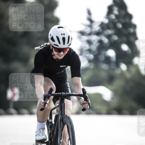 21.06.2026 - 29. Vierlanden-Triathlon H.Heesch http://msf.ph/oto/9878409 21.06.2026 09:07:50 Radfahren 213, 242 meine-sportfotos.de