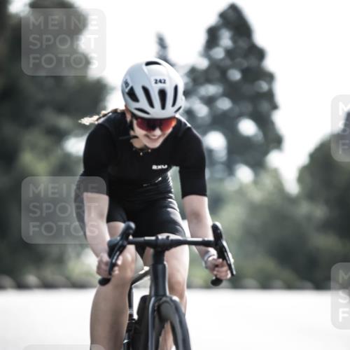 21.06.2026 - 29. Vierlanden-Triathlon H.Heesch http://msf.ph/oto/9878413 21.06.2026 09:07:50 Radfahren 213, 242 meine-sportfotos.de