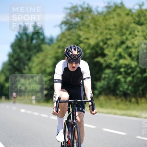 21.06.2026 - Viking Triathlon Michael Burmester http://msf.ph/oto/9878645 21.06.2026 13:08:45 Radfahren 207, 207, 262, 318, 439 meine-sportfotos.de