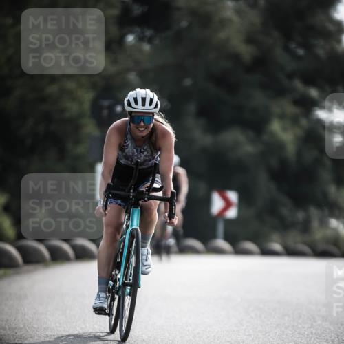 21.06.2026 - 29. Vierlanden-Triathlon H.Heesch http://msf.ph/oto/9878807 21.06.2026 09:09:53 Radfahren 229, 240 meine-sportfotos.de