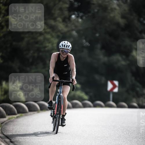 21.06.2026 - 29. Vierlanden-Triathlon H.Heesch http://msf.ph/oto/9878838 21.06.2026 09:09:56 Radfahren 229, 231, 240 meine-sportfotos.de