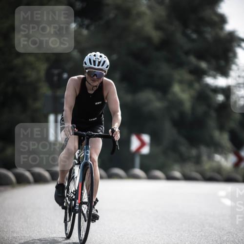 21.06.2026 - 29. Vierlanden-Triathlon H.Heesch http://msf.ph/oto/9878861 21.06.2026 09:09:57 Radfahren 229, 231, 240 meine-sportfotos.de
