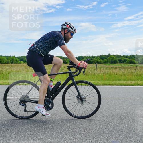 21.06.2026 - Viking Triathlon Michael Burmester http://msf.ph/oto/9879195 21.06.2026 12:27:17 Radfahren 38, 218, 266, 273, 444, 444, 554, 639 meine-sportfotos.de