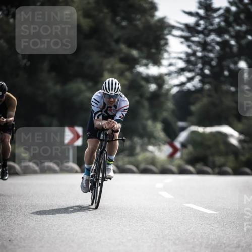 21.06.2026 - 29. Vierlanden-Triathlon H.Heesch http://msf.ph/oto/9880086 21.06.2026 09:12:43 Radfahren 13, 15, 45, 132, 290 meine-sportfotos.de