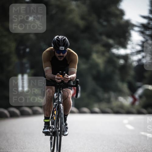 21.06.2026 - 29. Vierlanden-Triathlon H.Heesch http://msf.ph/oto/9880146 21.06.2026 09:12:44 Radfahren 13, 15, 45, 132, 290 meine-sportfotos.de