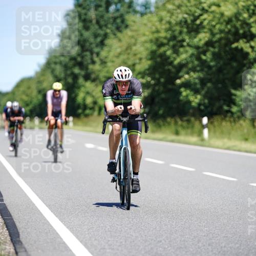21.06.2026 - Viking Triathlon Michael Burmester http://msf.ph/oto/9881037 21.06.2026 13:25:54 Radfahren  meine-sportfotos.de