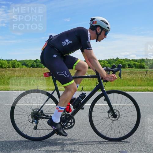 21.06.2026 - Viking Triathlon Michael Burmester http://msf.ph/oto/9881462 21.06.2026 12:57:57 Radfahren 77, 88, 301, 304, 513, 559, 571, 571 meine-sportfotos.de