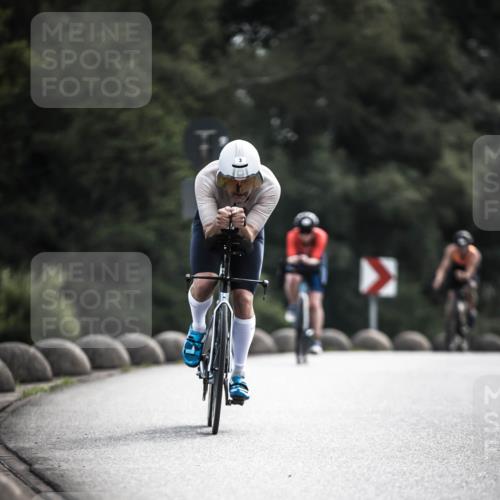 21.06.2026 - 29. Vierlanden-Triathlon H.Heesch http://msf.ph/oto/9882189 21.06.2026 09:17:30 Radfahren 3, 16, 51, 127, 233 meine-sportfotos.de