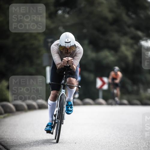 21.06.2026 - 29. Vierlanden-Triathlon H.Heesch http://msf.ph/oto/9882258 21.06.2026 09:17:30 Radfahren 3, 16, 51, 127, 233 meine-sportfotos.de