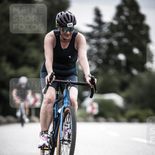 21.06.2026 - 29. Vierlanden-Triathlon H.Heesch http://msf.ph/oto/9882488 21.06.2026 10:34:37 Radfahren 92, 166, 178, 350, 363, 414, 554, 560 meine-sportfotos.de