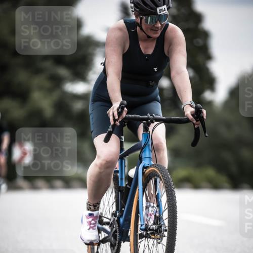 21.06.2026 - 29. Vierlanden-Triathlon H.Heesch http://msf.ph/oto/9882541 21.06.2026 10:34:37 Radfahren 92, 166, 178, 350, 363, 414, 554, 560 meine-sportfotos.de