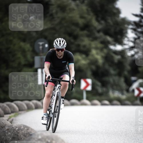 21.06.2026 - 29. Vierlanden-Triathlon H.Heesch http://msf.ph/oto/9882588 21.06.2026 10:34:39 Radfahren 166, 178, 219, 350, 363, 414, 554, 560 meine-sportfotos.de