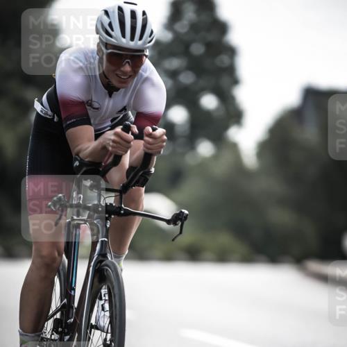 21.06.2026 - 29. Vierlanden-Triathlon H.Heesch http://msf.ph/oto/9882802 21.06.2026 09:17:54 Radfahren 106, 226 meine-sportfotos.de