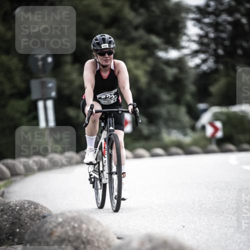21.06.2026 - 29. Vierlanden-Triathlon H.Heesch http://msf.ph/oto/9883153 21.06.2026 10:35:04 Radfahren 47, 157, 187, 320, 334, 525 meine-sportfotos.de