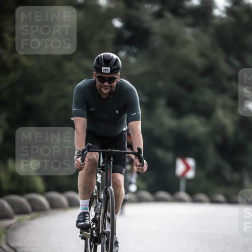21.06.2026 - 29. Vierlanden-Triathlon H.Heesch http://msf.ph/oto/9883548 21.06.2026 09:18:42 Radfahren 63, 76, 196, 197, 293 meine-sportfotos.de