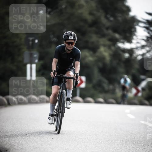 21.06.2026 - 29. Vierlanden-Triathlon H.Heesch http://msf.ph/oto/9883822 21.06.2026 09:18:59 Radfahren 56, 107, 221 meine-sportfotos.de