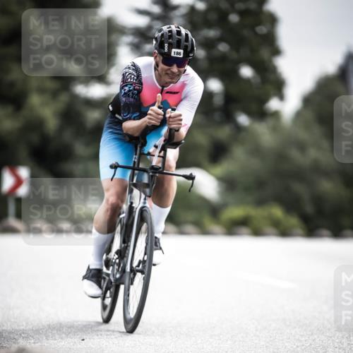 21.06.2026 - 29. Vierlanden-Triathlon H.Heesch http://msf.ph/oto/9884264 21.06.2026 10:36:02 Radfahren 10, 25, 26, 34, 88, 104, 186, 243, 278, 589 meine-sportfotos.de