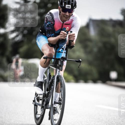21.06.2026 - 29. Vierlanden-Triathlon H.Heesch http://msf.ph/oto/9884319 21.06.2026 10:36:02 Radfahren 10, 25, 26, 34, 88, 104, 186, 243, 278, 589 meine-sportfotos.de
