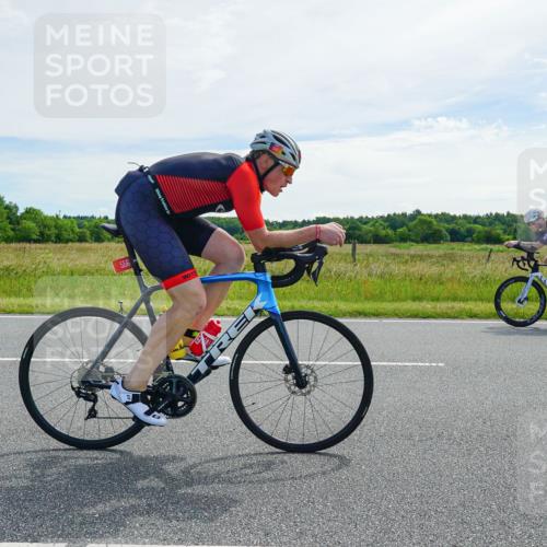 21.06.2026 - Viking Triathlon Michael Burmester http://msf.ph/oto/9884390 21.06.2026 11:23:34 Radfahren 8, 90, 97, 118, 425, 443, 538, 556, 557, 566, 622 meine-sportfotos.de