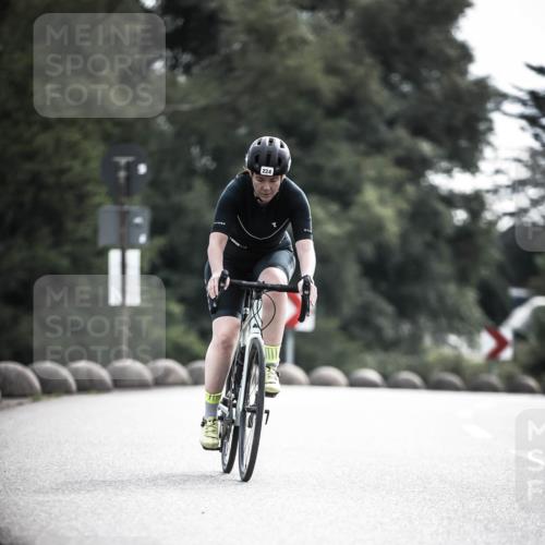 21.06.2026 - 29. Vierlanden-Triathlon H.Heesch http://msf.ph/oto/9884860 21.06.2026 09:19:24 Radfahren 99, 224, 228 meine-sportfotos.de