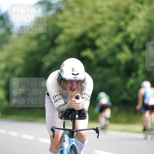 21.06.2026 - Viking Triathlon Michael Burmester http://msf.ph/oto/9884949 21.06.2026 11:20:36 Radfahren 2, 19, 21, 100, 102, 170, 200, 237, 391, 404, 472, 498, 543, 561, 568 meine-sportfotos.de