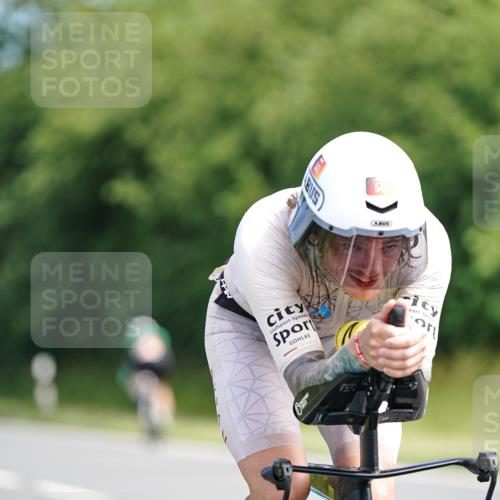 21.06.2026 - Viking Triathlon Michael Burmester http://msf.ph/oto/9884970 21.06.2026 11:20:36 Radfahren 2, 19, 21, 100, 102, 170, 200, 237, 391, 404, 472, 498, 543, 561, 568 meine-sportfotos.de