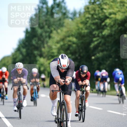 21.06.2026 - Viking Triathlon Michael Burmester http://msf.ph/oto/9885627 21.06.2026 11:24:40 Radfahren 55, 64, 68, 89, 117, 182, 182, 199, 255, 267, 386, 397, 413, 424, 490, 502, 545, 612, 634 meine-sportfotos.de