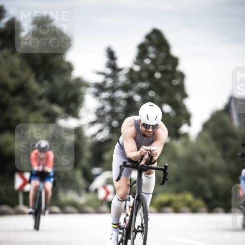 21.06.2026 - 29. Vierlanden-Triathlon H.Heesch http://msf.ph/oto/9885703 21.06.2026 10:37:49 Radfahren 20, 27, 35, 67, 233, 275, 336, 429, 437 meine-sportfotos.de