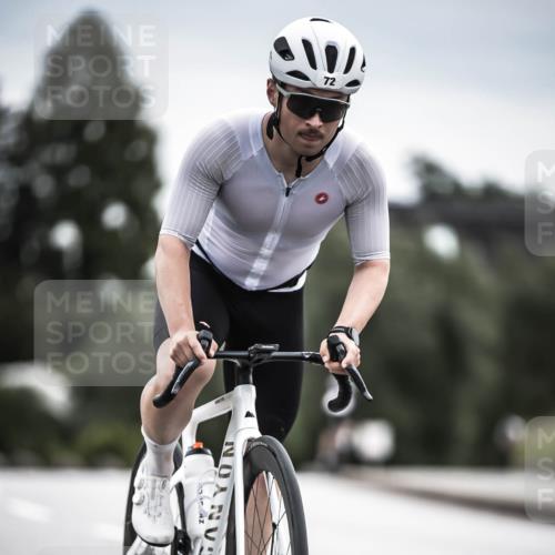 21.06.2026 - 29. Vierlanden-Triathlon H.Heesch http://msf.ph/oto/9885934 21.06.2026 10:39:09 Radfahren 72, 181 meine-sportfotos.de