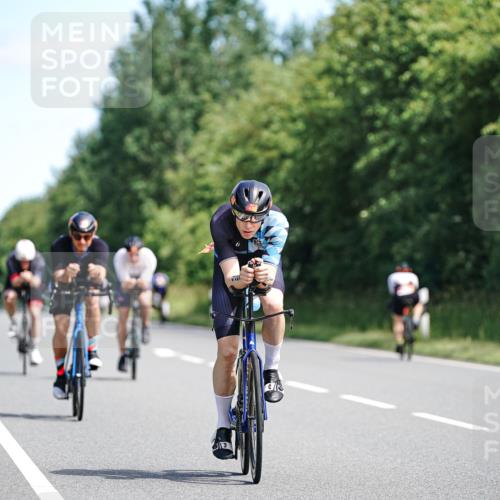 21.06.2026 - Viking Triathlon Michael Burmester http://msf.ph/oto/9886206 21.06.2026 11:26:29 Radfahren 77, 99, 133, 141, 141, 429, 442, 462, 546, 560, 653 meine-sportfotos.de