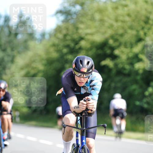 21.06.2026 - Viking Triathlon Michael Burmester http://msf.ph/oto/9886223 21.06.2026 11:26:29 Radfahren 77, 99, 133, 141, 141, 429, 442, 462, 546, 560, 653 meine-sportfotos.de