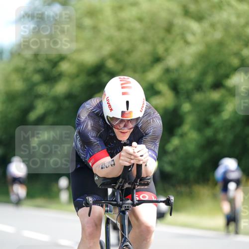 21.06.2026 - Viking Triathlon Michael Burmester http://msf.ph/oto/9886270 21.06.2026 11:26:32 Radfahren 77, 99, 141, 141, 429, 442, 462, 560, 653 meine-sportfotos.de
