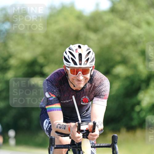 21.06.2026 - Viking Triathlon Michael Burmester http://msf.ph/oto/9886312 21.06.2026 11:26:36 Radfahren 77, 99, 141, 141, 387, 429, 442, 462, 560, 653 meine-sportfotos.de