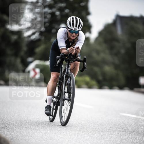 21.06.2026 - 29. Vierlanden-Triathlon H.Heesch http://msf.ph/oto/9886352 21.06.2026 10:40:39 Radfahren 151, 280 meine-sportfotos.de