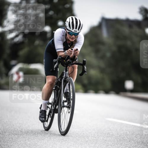 21.06.2026 - 29. Vierlanden-Triathlon H.Heesch http://msf.ph/oto/9886358 21.06.2026 10:40:39 Radfahren 151, 280 meine-sportfotos.de