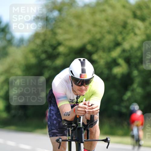 21.06.2026 - Viking Triathlon Michael Burmester http://msf.ph/oto/9886442 21.06.2026 11:27:02 Radfahren 41, 44, 63, 65, 74, 74, 87, 94, 103, 111, 154, 162, 163, 166, 211, 227, 266, 270, 275, 344, 348, 411, 460, 484, 522, 569, 608, 651, 668 meine-sportfotos.de