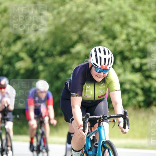21.06.2026 - Viking Triathlon Michael Burmester http://msf.ph/oto/9886469 21.06.2026 11:27:12 Radfahren 41, 44, 63, 65, 74, 87, 94, 111, 154, 162, 163, 166, 227, 266, 275, 344, 411, 460, 484, 522, 569, 649, 651, 665, 668 meine-sportfotos.de