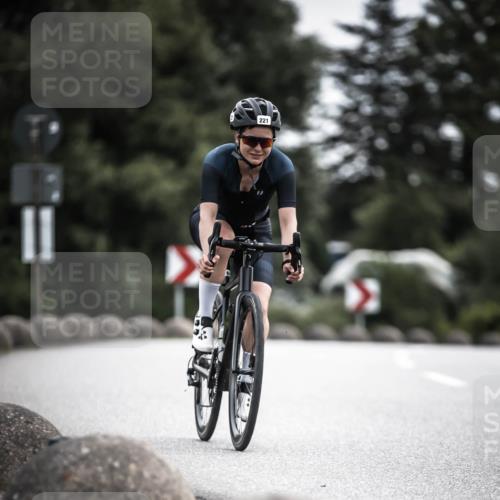 21.06.2026 - 29. Vierlanden-Triathlon H.Heesch http://msf.ph/oto/9886638 21.06.2026 10:41:33 Radfahren 221, 295, 397 meine-sportfotos.de