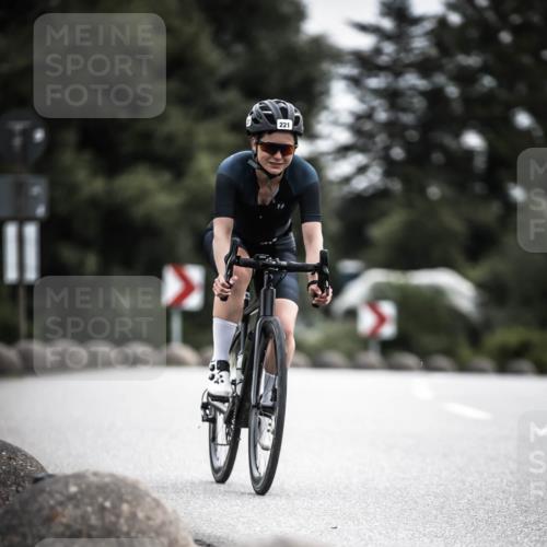 21.06.2026 - 29. Vierlanden-Triathlon H.Heesch http://msf.ph/oto/9886640 21.06.2026 10:41:33 Radfahren 221, 295, 397 meine-sportfotos.de