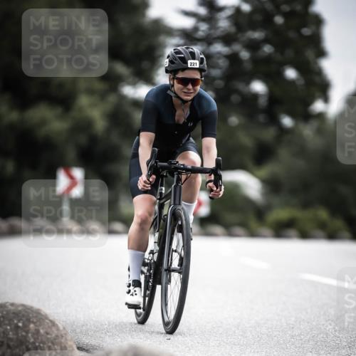 21.06.2026 - 29. Vierlanden-Triathlon H.Heesch http://msf.ph/oto/9886652 21.06.2026 10:41:33 Radfahren 221, 295, 397 meine-sportfotos.de