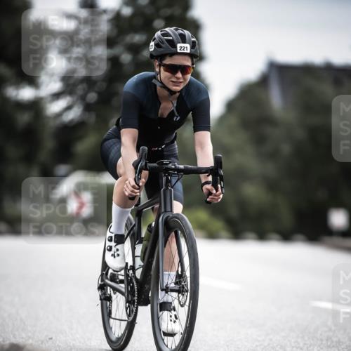 21.06.2026 - 29. Vierlanden-Triathlon H.Heesch http://msf.ph/oto/9886671 21.06.2026 10:41:33 Radfahren 221, 295, 397 meine-sportfotos.de
