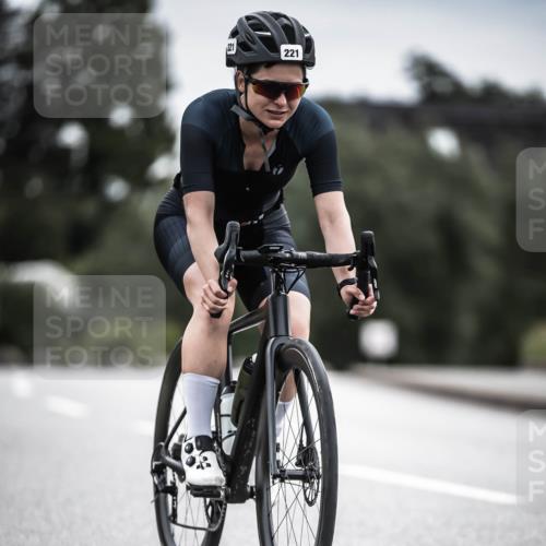21.06.2026 - 29. Vierlanden-Triathlon H.Heesch http://msf.ph/oto/9886685 21.06.2026 10:41:34 Radfahren 221, 295, 397 meine-sportfotos.de