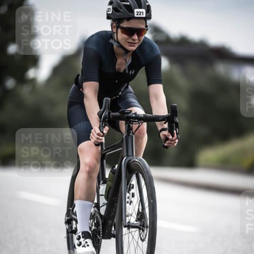 21.06.2026 - 29. Vierlanden-Triathlon H.Heesch http://msf.ph/oto/9886691 21.06.2026 10:41:34 Radfahren 221, 295, 397 meine-sportfotos.de