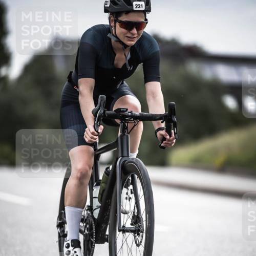 21.06.2026 - 29. Vierlanden-Triathlon H.Heesch http://msf.ph/oto/9886696 21.06.2026 10:41:34 Radfahren 221, 295, 397 meine-sportfotos.de