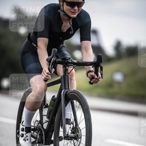 21.06.2026 - 29. Vierlanden-Triathlon H.Heesch http://msf.ph/oto/9886705 21.06.2026 10:41:34 Radfahren 221, 295, 397 meine-sportfotos.de