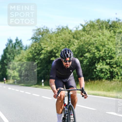 21.06.2026 - Viking Triathlon Michael Burmester http://msf.ph/oto/9886903 21.06.2026 11:30:07 Radfahren 27, 34, 45, 125, 127, 167, 188, 300, 327, 333, 340, 601, 610, 615, 646, 647, 656, 663 meine-sportfotos.de