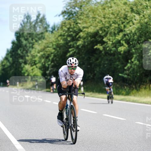 21.06.2026 - Viking Triathlon Michael Burmester http://msf.ph/oto/9886962 21.06.2026 11:30:13 Radfahren 27, 125, 127, 188, 333, 405, 610, 615, 646, 647, 647, 656, 663 meine-sportfotos.de