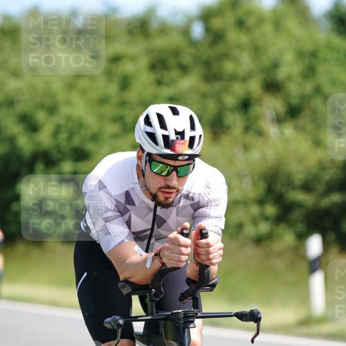 21.06.2026 - Viking Triathlon Michael Burmester http://msf.ph/oto/9886975 21.06.2026 11:30:14 Radfahren 27, 127, 188, 333, 405, 610, 615, 646, 647, 647, 656, 663 meine-sportfotos.de