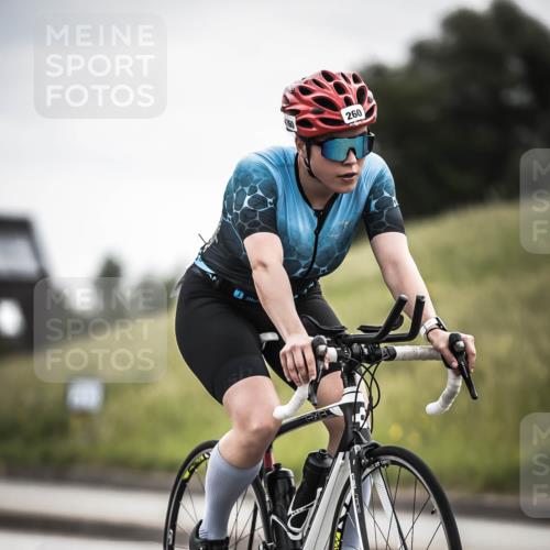 21.06.2026 - 29. Vierlanden-Triathlon H.Heesch http://msf.ph/oto/9887210 21.06.2026 10:43:15 Radfahren 19, 54, 96, 167, 259, 260, 392, 443, 447, 448, 467 meine-sportfotos.de